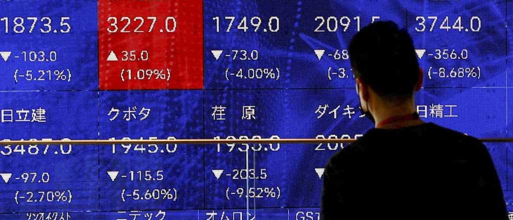 Caen las bolsas en Asia y crece la tensi&oacute;n en los mercados globales