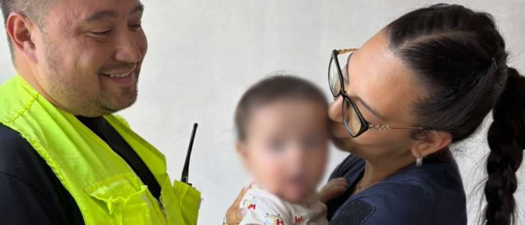 Policías rescataron a un bebe que quedó encerrado en un auto en Ciudad