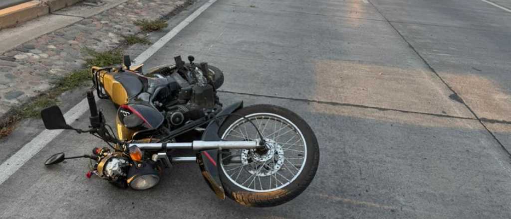 Un motociclista se qued&oacute; dormido y cay&oacute; al asfalto en la Costanera 