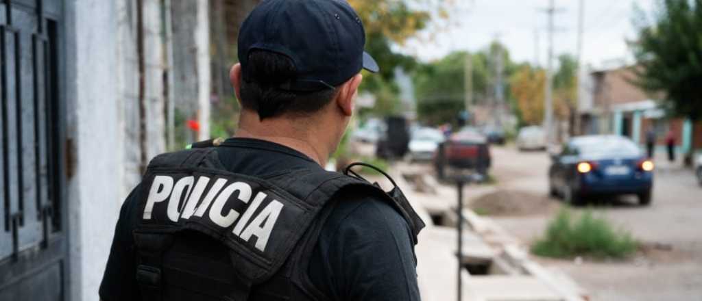 Encontraron armas en una dependencia policial y suspendieron a un agente