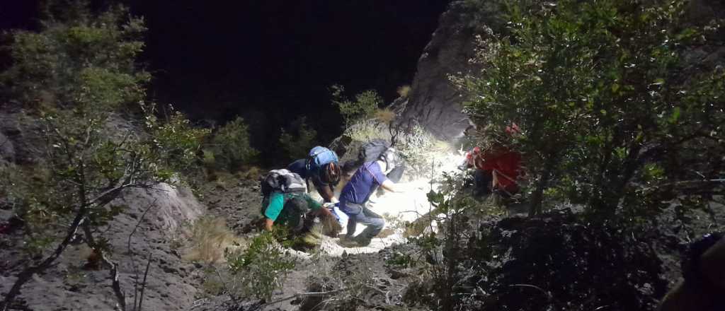 Video: as&iacute; rescataron a dos j&oacute;venes accidentados en el Ca&ntilde;&oacute;n del Atuel