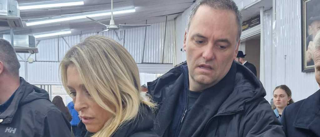 Qué pasa con Adorni tras la polémica por el viaje de su esposa