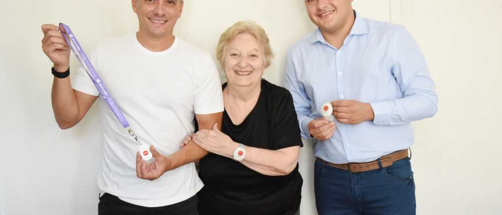 Guaymall&eacute;n suma el bot&oacute;n de p&aacute;nico para adultos mayores