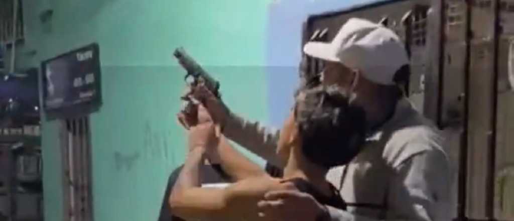 Video impactante: un streamer dispar&oacute; al aire en la Villa 31 