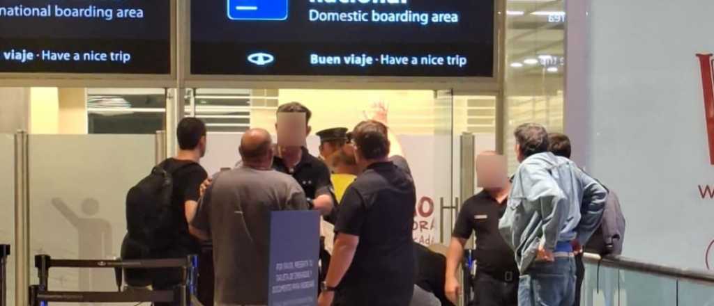 Pelea en El Plumerillo por la m&uacute;sica fuerte: a las pi&ntilde;as en la zona de embarque