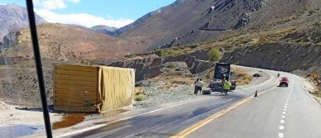 Un motorhome, un camión y una camioneta chocaron en Alta Montaña