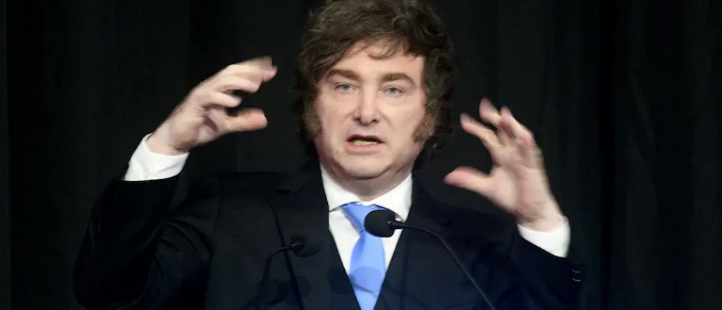 Milei reapareci&oacute; en C&oacute;rdoba y respald&oacute; a Adorni 