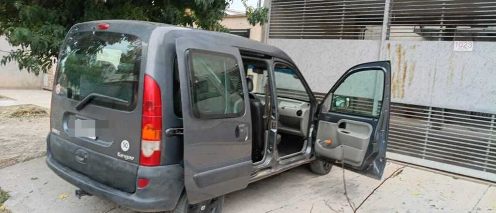 Arrestaron a tres sospechosos de robar elementos de un veh&iacute;culo