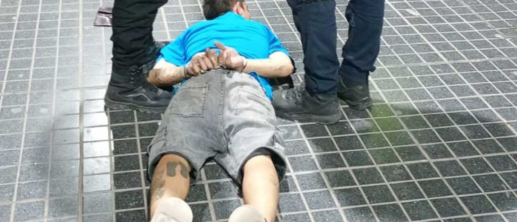 Rob&oacute; un matafuegos de una de las torres del Procrear y fue detenido