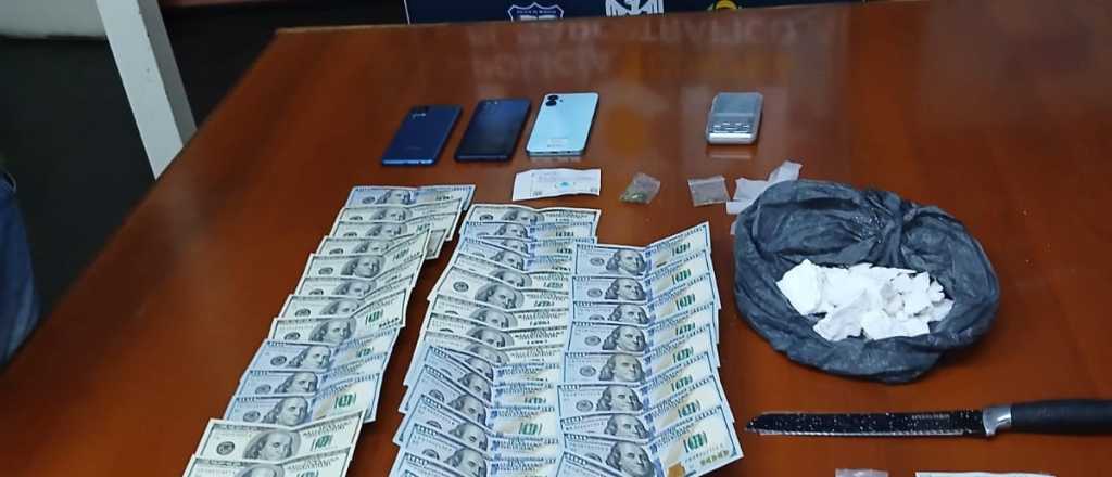 Secuestraron coca&iacute;na y d&oacute;lares en un operativo en Guaymall&eacute;n