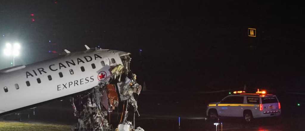 Un avi&oacute;n impact&oacute; contra un cami&oacute;n en el aeropuerto de New York