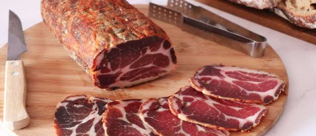 Bondiola curada: la receta casera que eleva cualquier picada