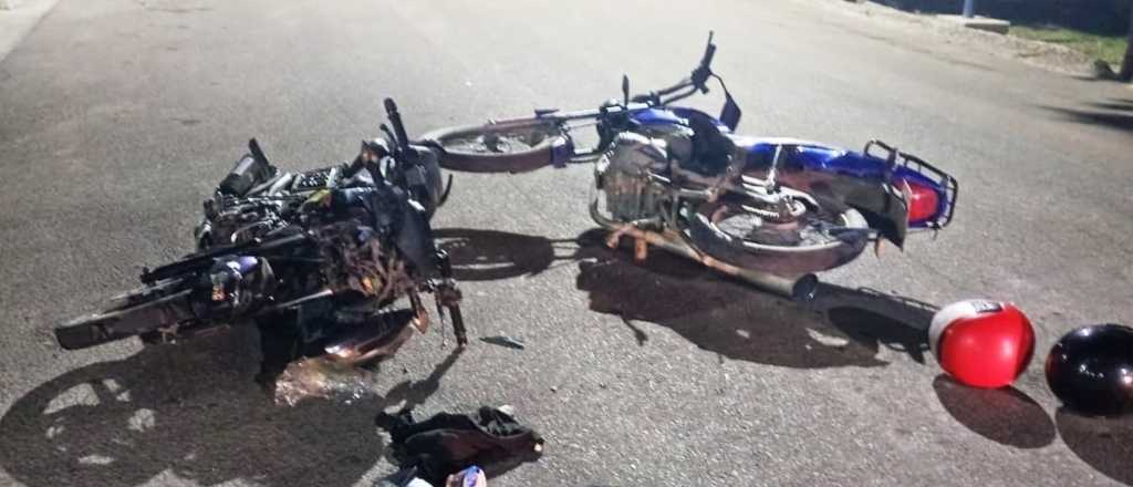 Fuerte choque entre dos motos en Lavalle: tres heridos