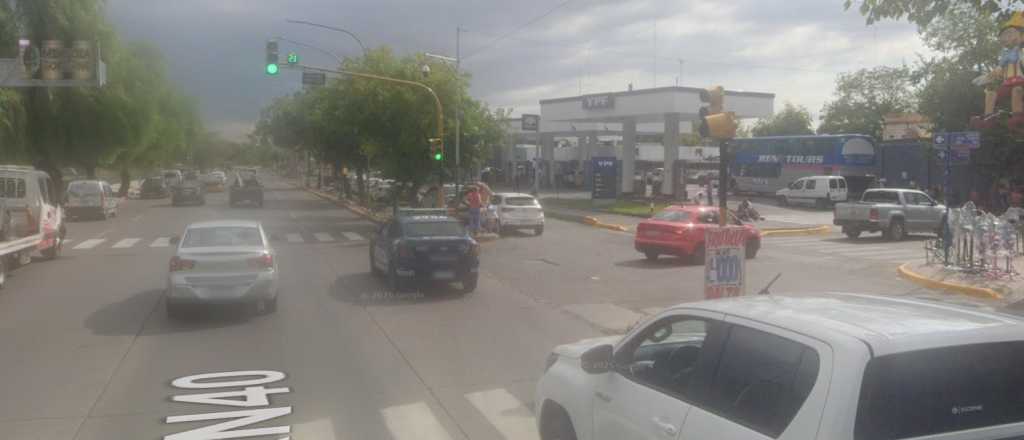 Iba ebrio, cruzó un semáforo en rojo y fue aprehendido en Guaymallén