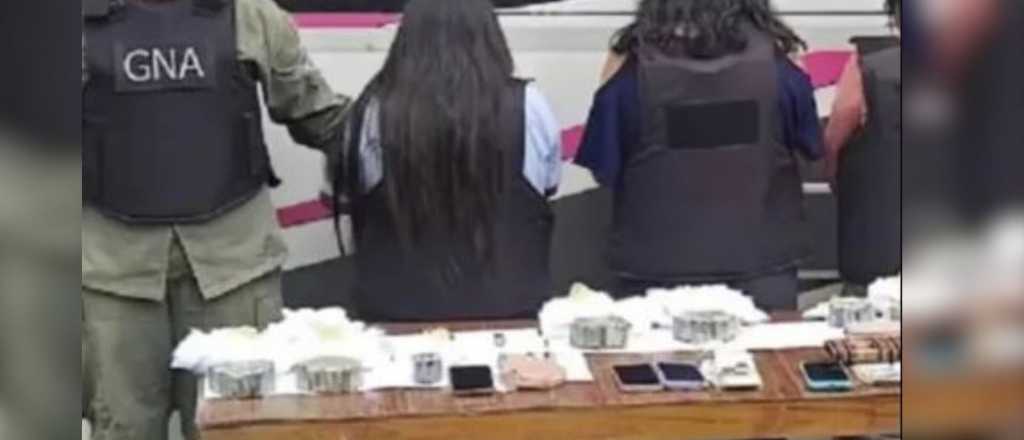 Diez personas detenidas en Tucum&aacute;n que viajaban a Mendoza con coca&iacute;na