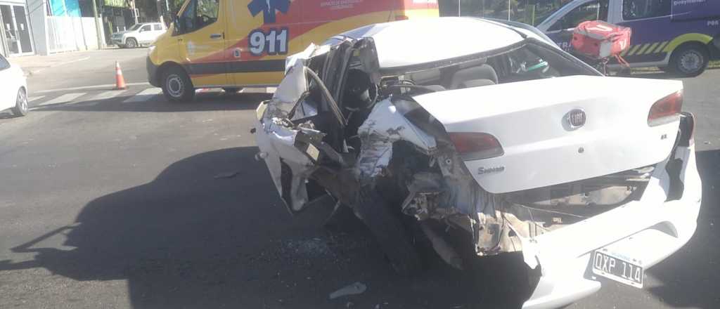 Un choque en cadena en Guaymall&eacute;n involucr&oacute; a un cami&oacute;n, un auto y una moto