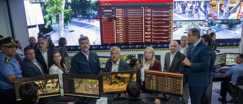 Suarez y Cornejo recorrieron el nuevo Centro Videovigilancia