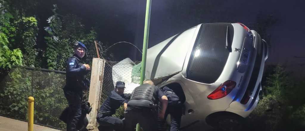 Tragedia en el Este: un auto chocó un poste y la acompañante murió