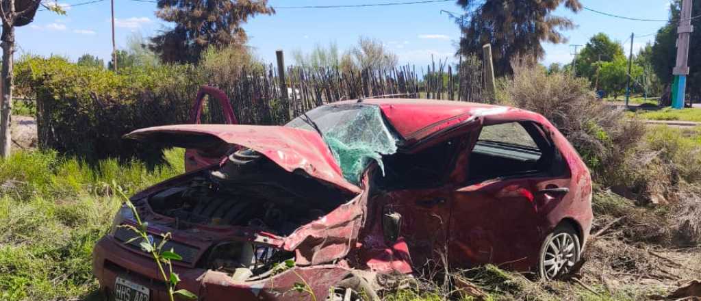 Manejaba ebrio, choc&oacute; a un auto y termin&oacute; dentro de una casa en Lavalle