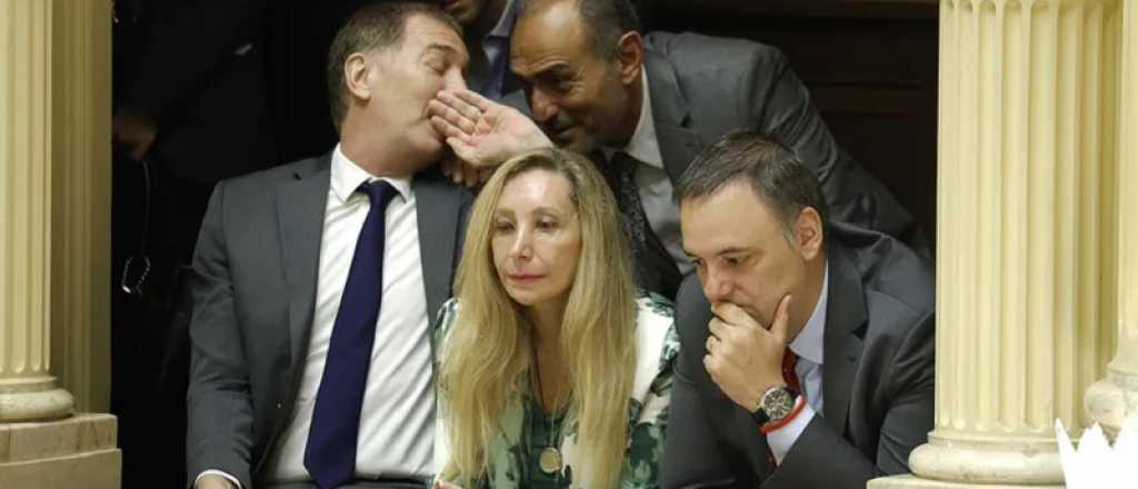 Adorni en ca&iacute;da libre: 66% de imagen negativa y 7 de cada 10 piden su renuncia