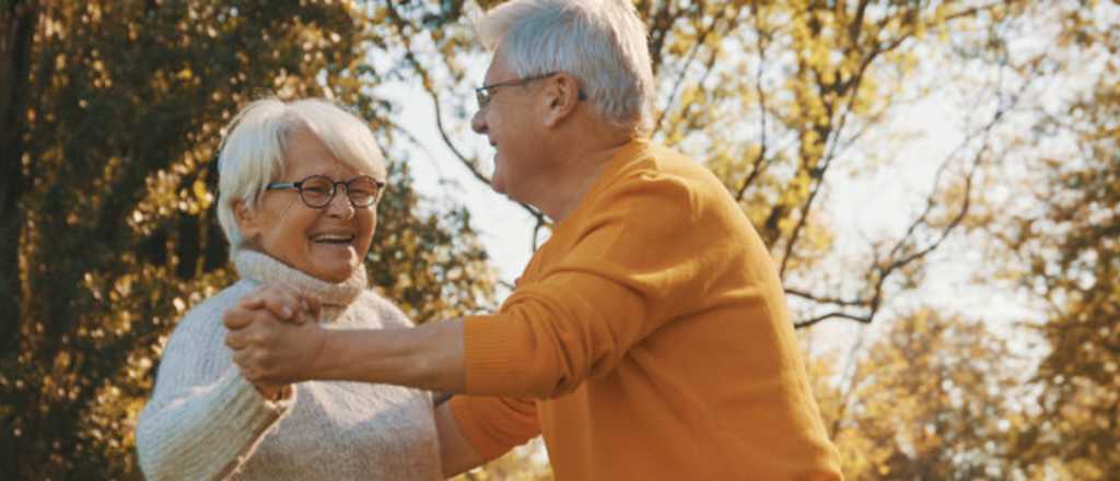 Cumplir años ya no define tu edad: lo que dice la ciencia