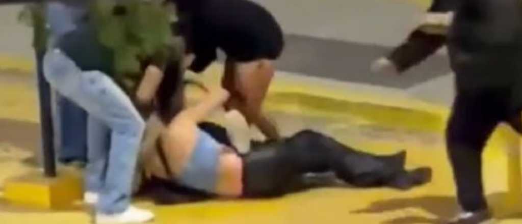 Un grupo de mujeres se molieron a golpes a la salida de un boliche