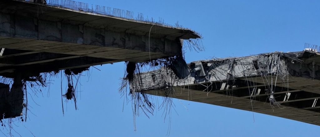 Trump amenaza a Ir&aacute;n con destruir los puentes