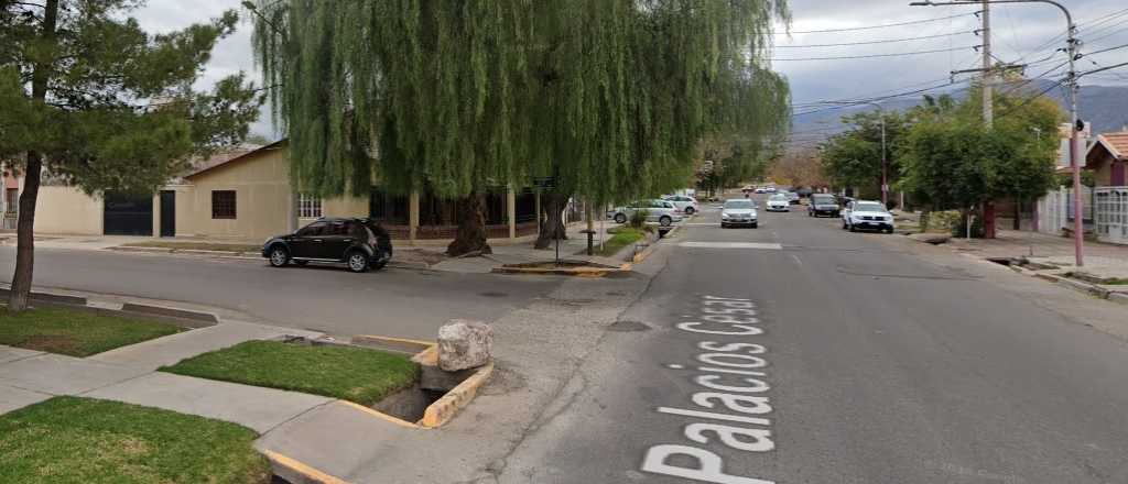 Las Heras: a punta de pistola, asaltaron a un repartidor y le robaron la moto