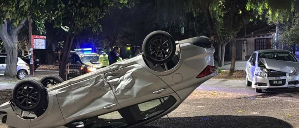 Fuerte accidente y vuelco en Carrodilla