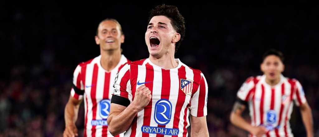 Video: con un golazo de tiro libre de Juli&aacute;n, el Atleti venci&oacute; al Bar&ccedil;a y sue&ntilde;a