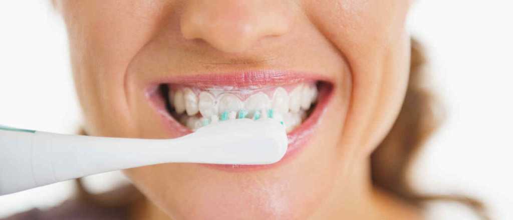 Cuántos minutos hay que cepillarse los dientes y cuántas veces al día