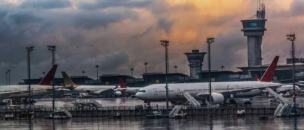 Aeropuertos europeos en alerta por crisis del petr&oacute;leo en la guerra con Ir&aacute;n  
