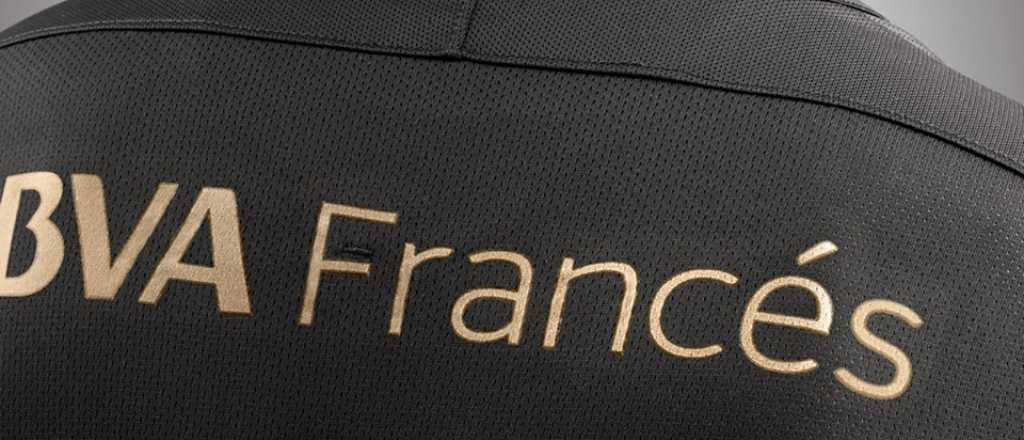 Boca presentó una camiseta negra y dorada