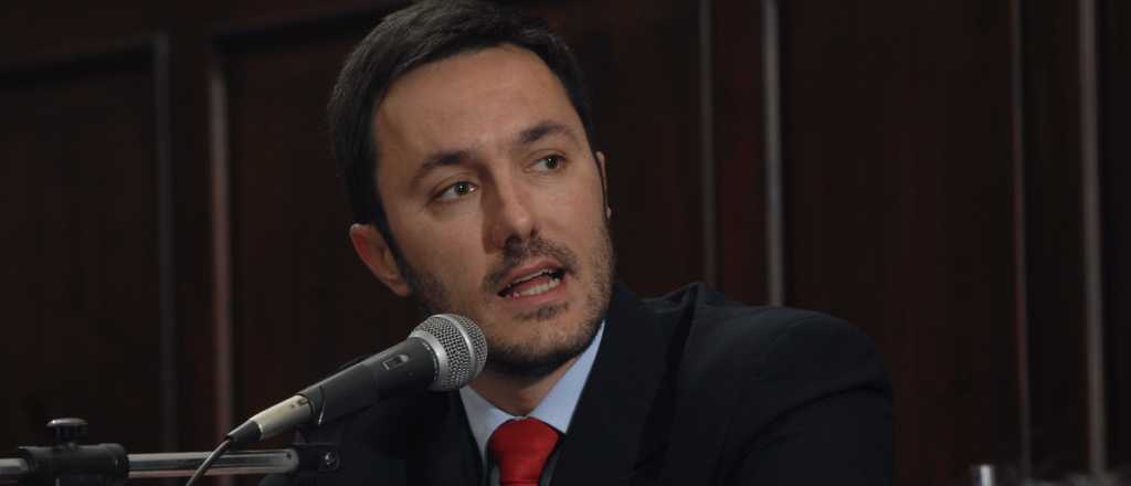 Para Petri, el decreto que limita a los esp&iacute;as debe discutirse en el Congreso