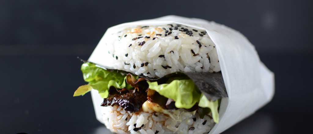 La sushi-hamburguesa, &iquest;el mejor invento culinario de los &uacute;ltimos tiempos?