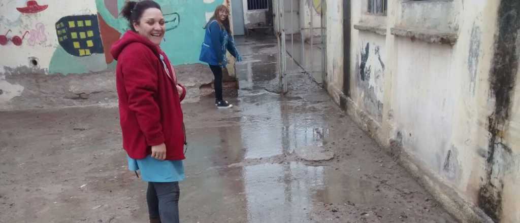 Aulas inundadas y sin vidrios, así estudian en un CEBA de Las Heras