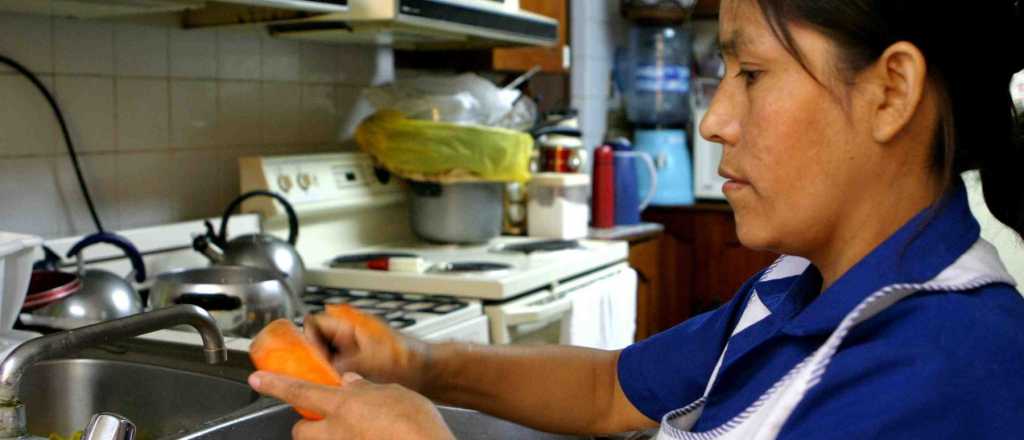 Oficializaron un aumento del 25% para trabajadores domésticos 