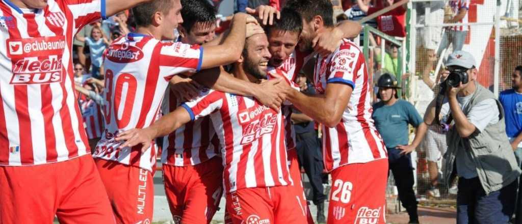 Un hincha se tatuó a un futbolista mendocino en toda la espalda