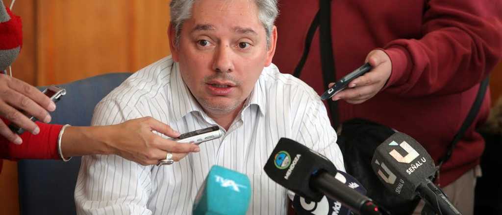 Gui&ntilde;az&uacute; deja el Gabinete pero seguir&aacute; trabajando para el Gobierno