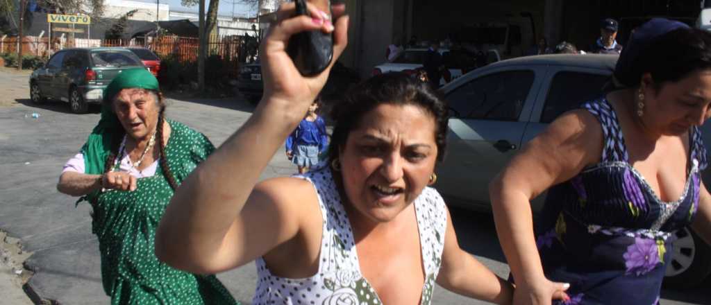 Video: así escracharon a los gitanos estafadores de Mendoza