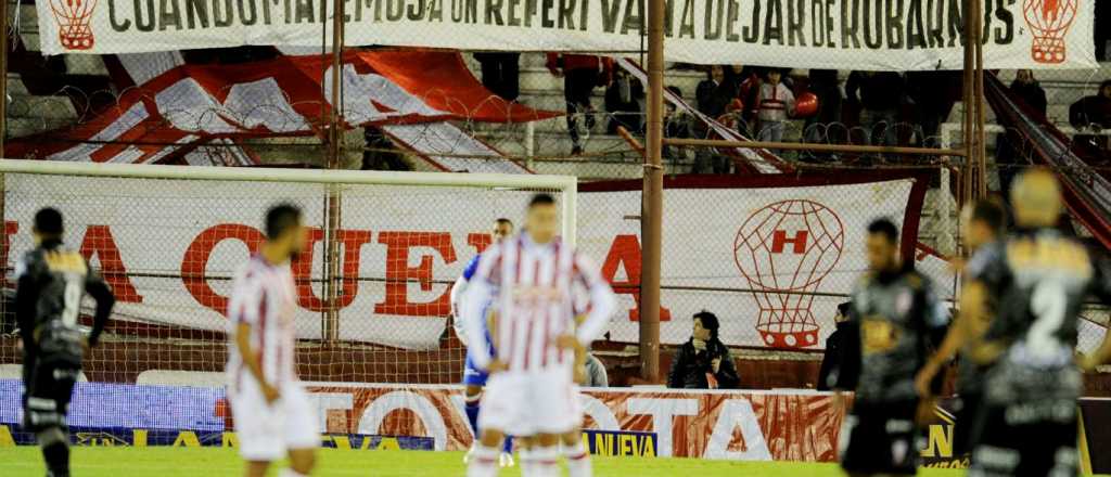 Inaceptable: la violenta bandera de Huracán contra los árbitros