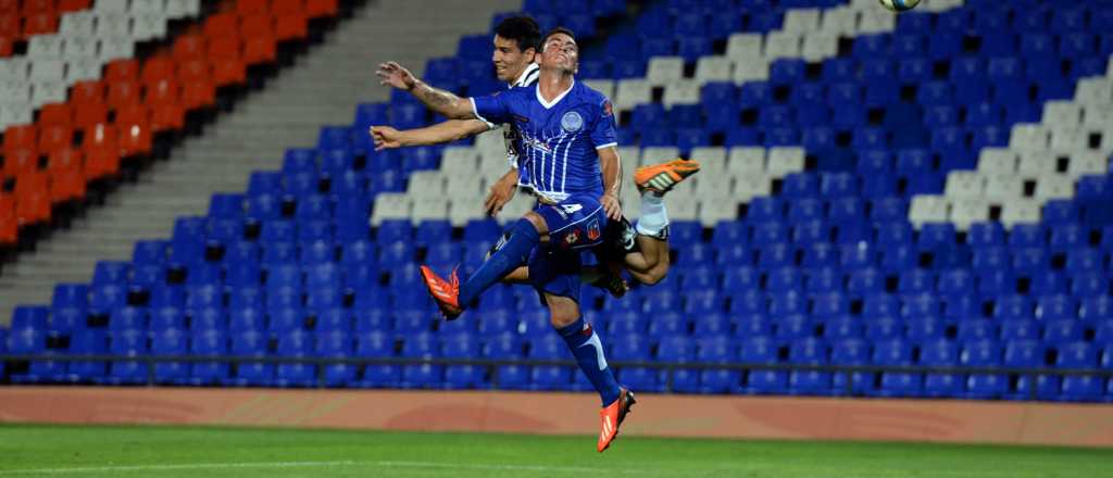 Conocé al pibe tombino que se come la cancha