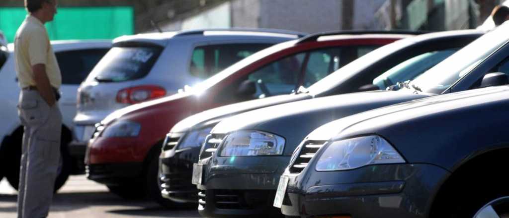 Cay&oacute; en marzo la venta de autos usados