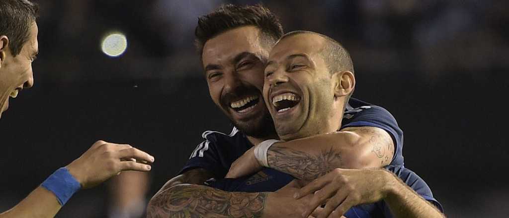 La curiosa bienvenida de Lavezzi a Mascherano en su nuevo equipo