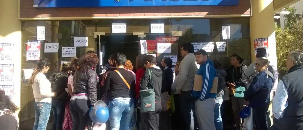 Declaran como actividad "indispensable" el servicio telefónico de Anses