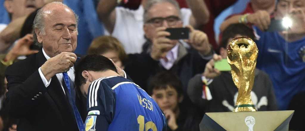 Blatter reveló la frase que Messi repetía tras perder la final