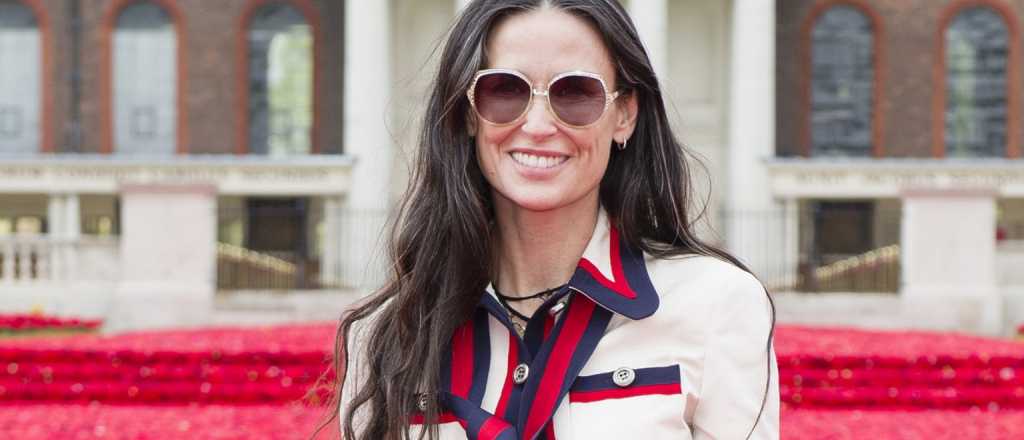 Polémico video retro de Demi Moore besando a un niño