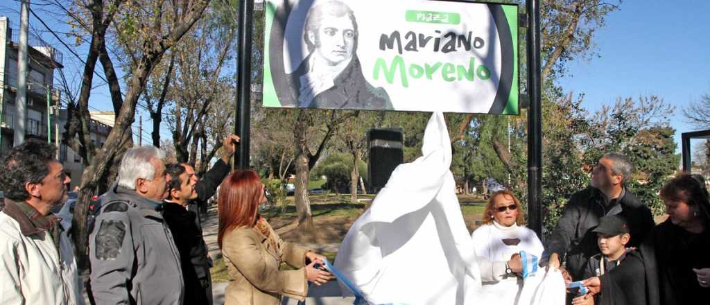 ¡A marzo! Intendente inauguró la plaza Mariano Moreno con la imagen de Castelli