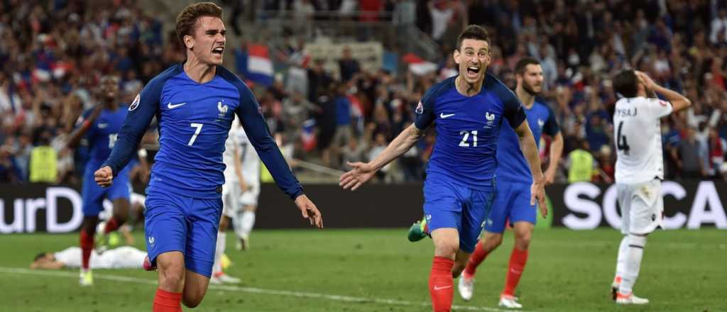 Francia y otra victoria sobre el final con dos golazos