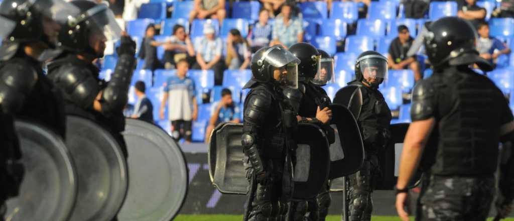 Molestos por el aumento del 17%, los policías de Mendoza quieren marchar